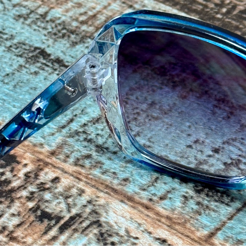 Women’s Blue Fashion Sunglasses & Case - Picture 8 of 15
